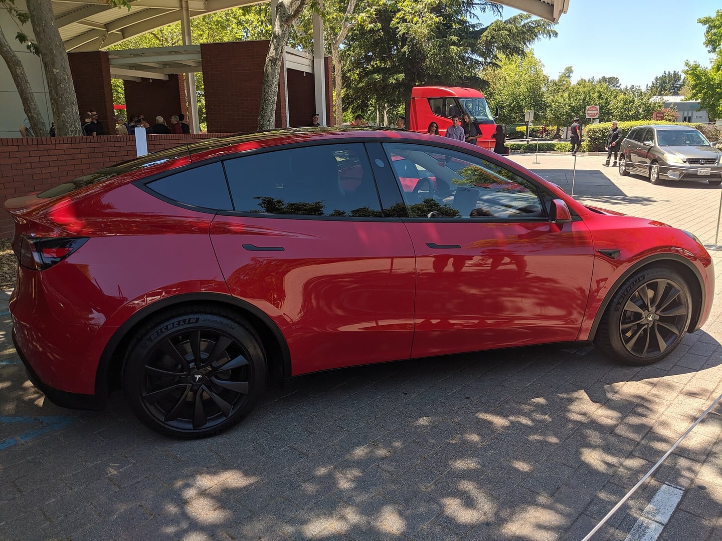 Tesla Model Y Standard — фото 3
