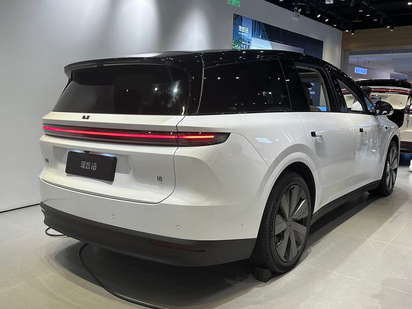 LiXiang i8