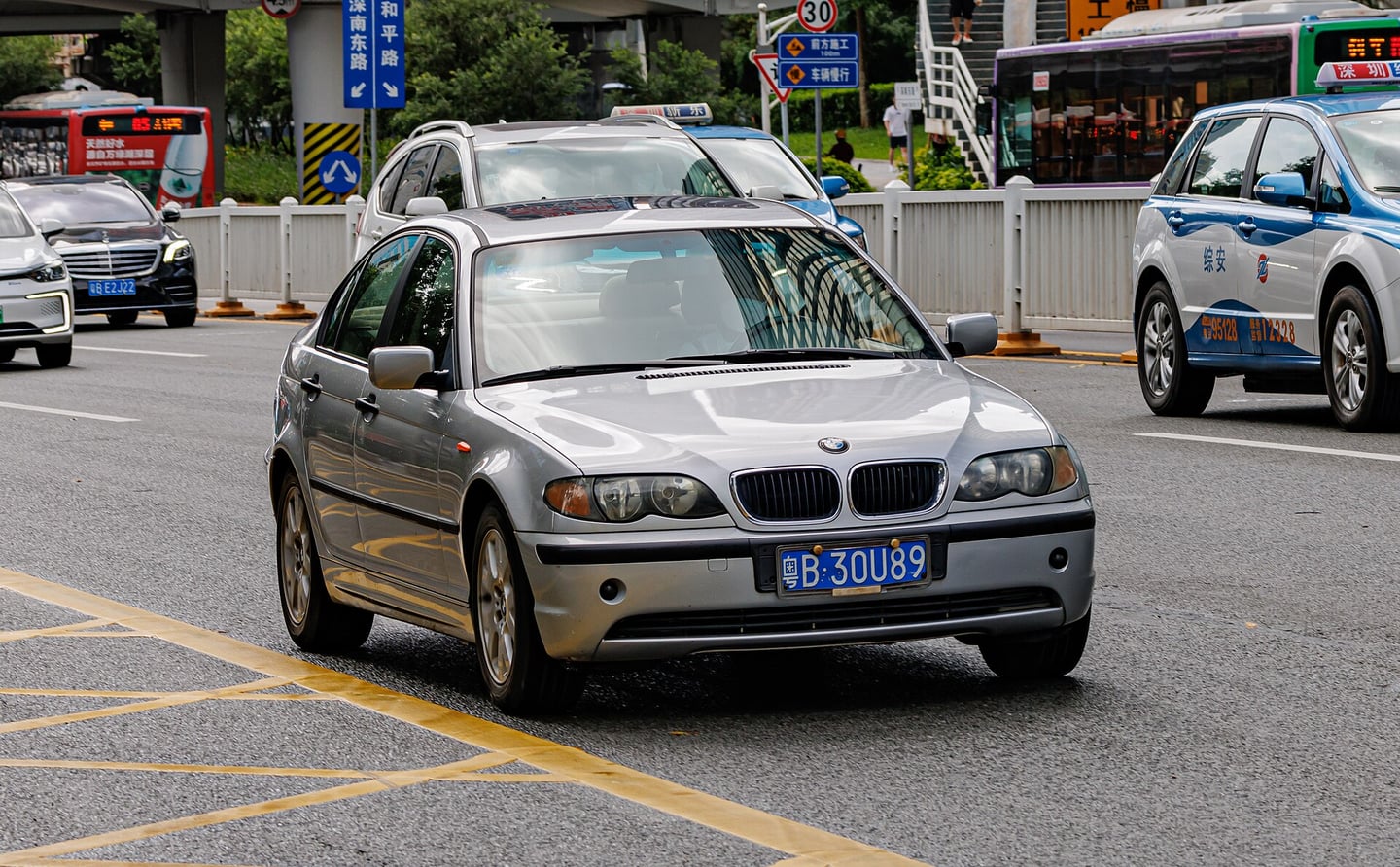 BMW 320i — фото 3