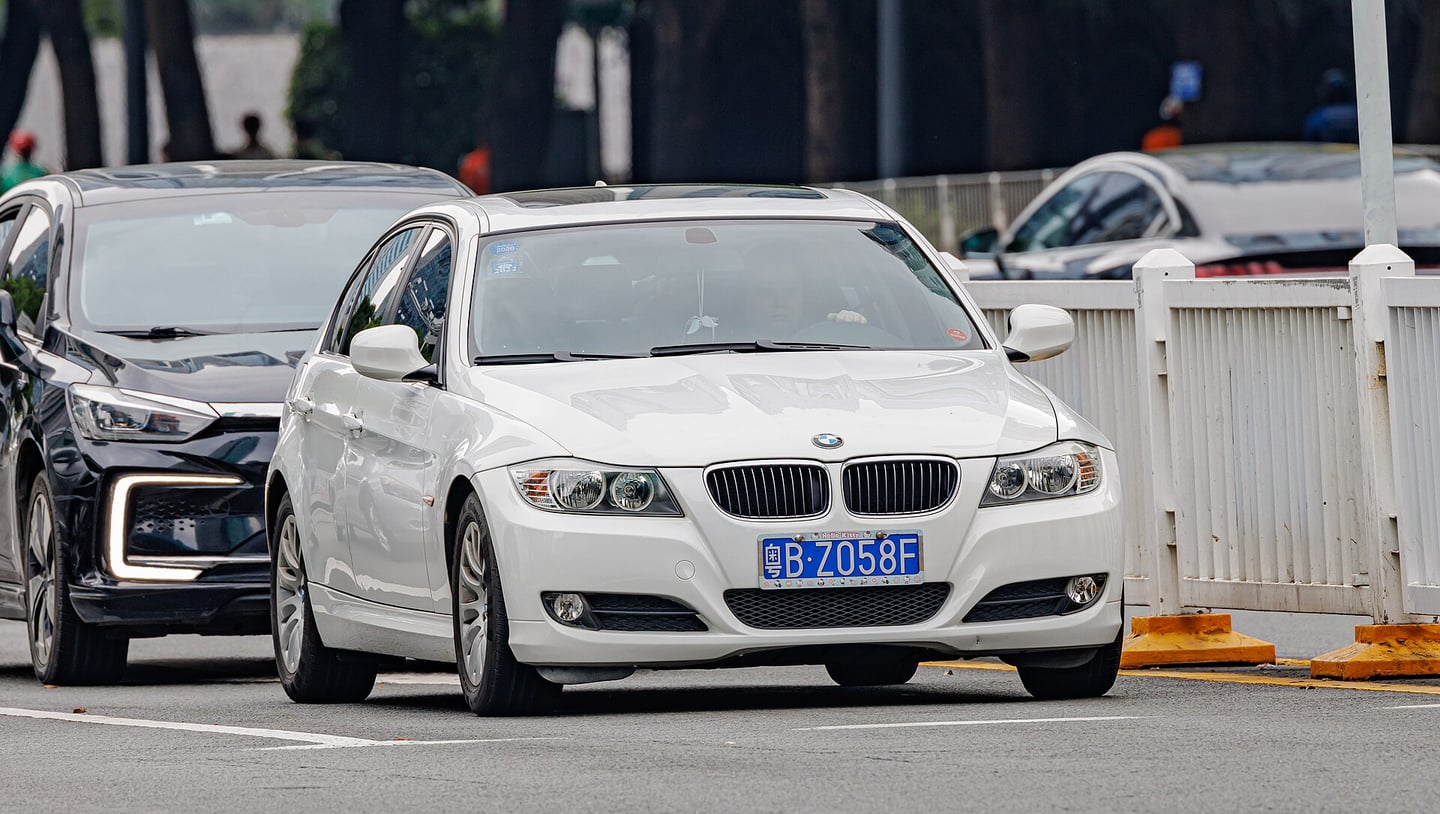 BMW 320i — фото 4