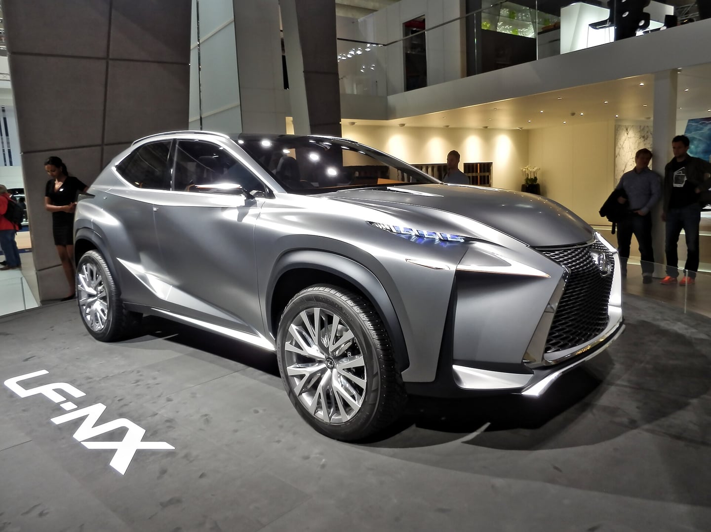 Lexus NX 300h — фото 2
