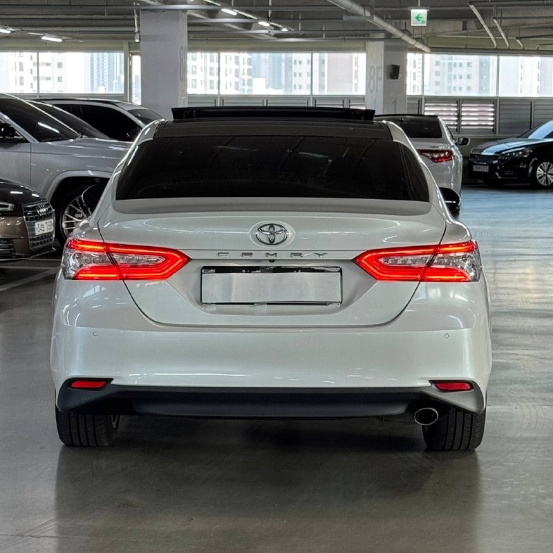 Toyota Camry — фото 3