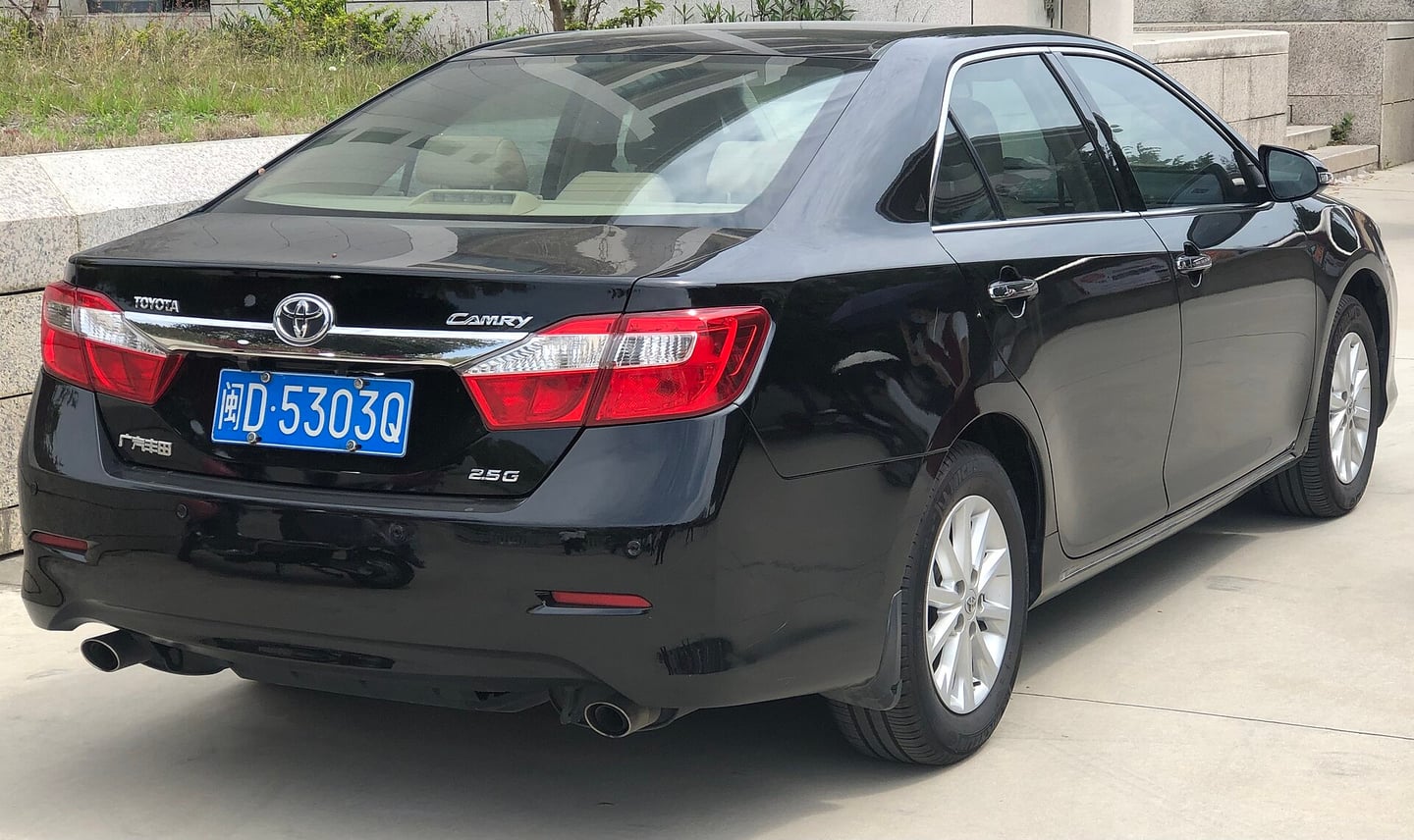 Toyota Camry — фото 2