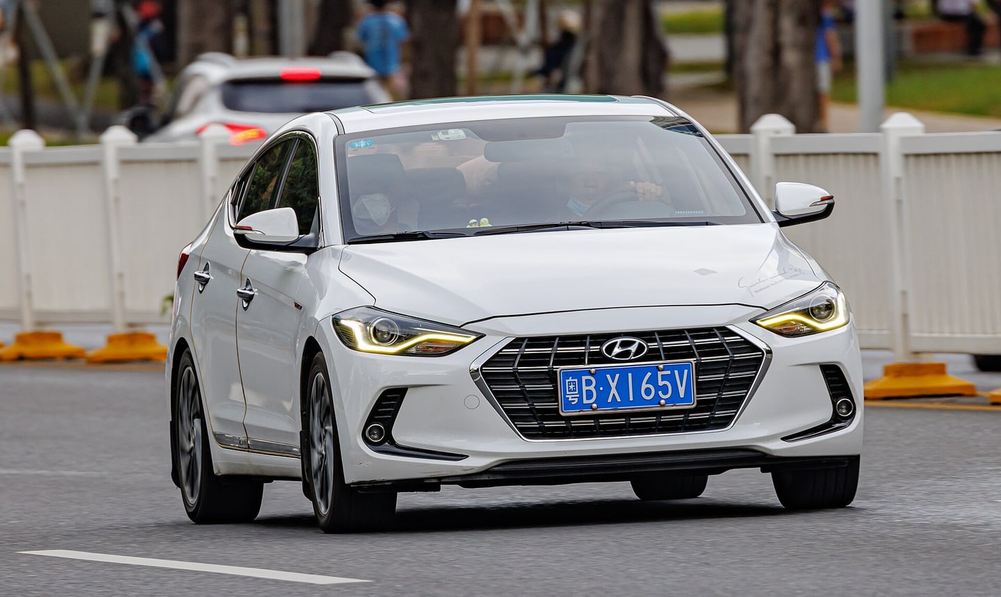 Hyundai Elantra — фото 2