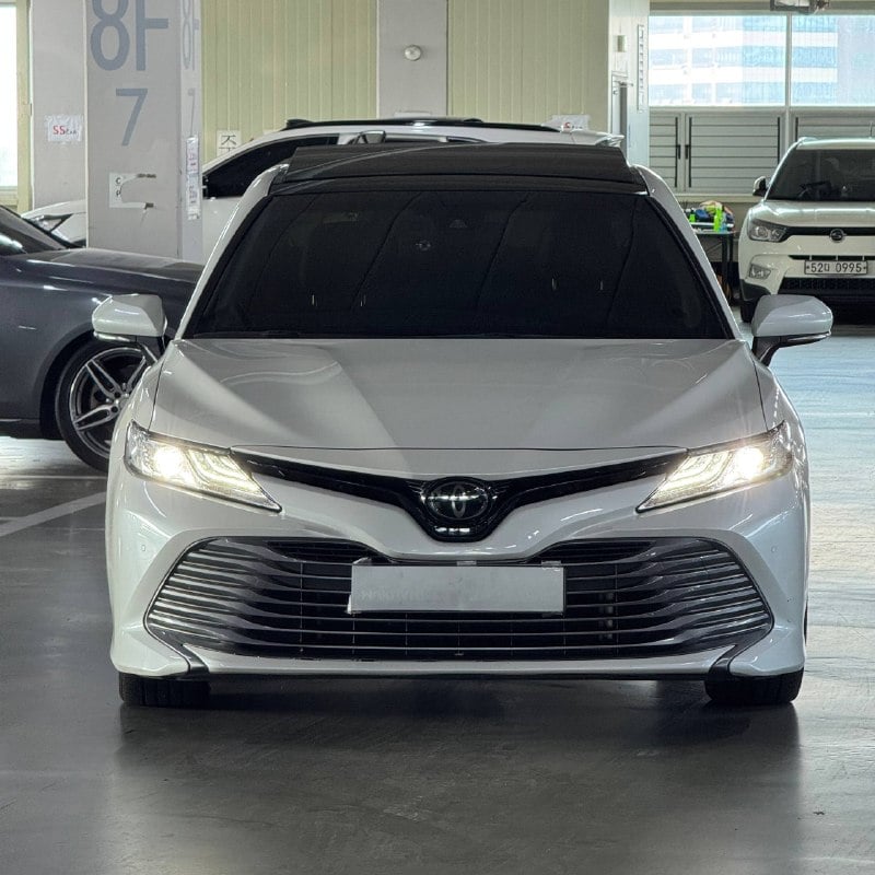 Toyota Camry — фото 2